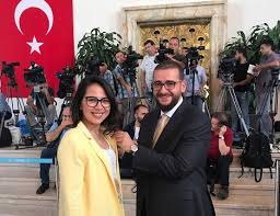 İstanbul'da bulunan kadıgil hukuk bürosu'nun sahibi olan kadıgil, 2008 yılından bu yana i̇stanbul barosu hayvan hakları. Serra Kadigil Tbmm Ye Kaydini Yaptirdi Esi Rozetini Takti Omedyam Bagimsiz Internet Gazetesi