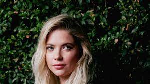 Ashley benson is a natural at pulling off the california girl look, and her latest hairdo suits this persona perfectly. Ashley Benson Lost Some Of Her Hair During Pretty Little Liars Because Of Bleaching Teen Vogue