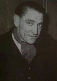 Man tells war stories to c.i.d