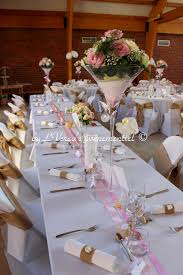Il faudra également prendre la superficie de l'espace en considération car les chaises ne doivent sembler ni trop étroites ni trop encombrantes. Centre De Table Vase Martini Mariage Toile De Jute Et Rose Pale Housses De Chaise No Centre De Table Mariage Decoration Fleur Mariage Decoration Salle Mariage