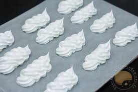 Il vous reste des jaunes d'oeufs ? Quelques Astuces Pour Reussir Des Meringues Parfaites Sucre D Orge Et Pain D Epices