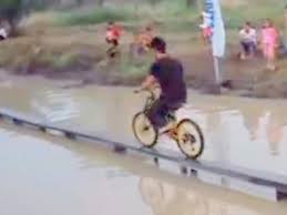 Indonesia bicycle manufacturers, include venus bicycle, indobikesport medan, gojamessport medan, stf bike shop and 16 more manufacturers. Video Indonesian Bike Race Takes Place In The Middle Of A Muddy Pond Road Cc
