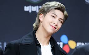 Berikan bocoran, rm sebut bts segera rilis musik baru. Rm Bts Debutkan Grup Baru Setelah Menunggu Satu Tahun