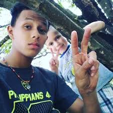 Demetrius Roston's Instagram, Twitter & Facebook