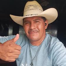 Frijoles pozonques, cebolla, queso y chile picado. Pa' que quieres más.😋