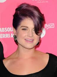 See pictures and shop the latest fashion and style trends of kelly osbourne, including kelly osbourne wearing fauxhawk, bob, short side part and more. Kelly Osbourne Hairstyles