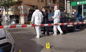 Casoria, assalto in banca in 5 armati di kalashnikov morta una guardia giurata. Casoria Portavalori Assaltato Da Malviventi Armati