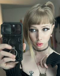 Hi I'm Dani and I have no idea how to fvcking smile :) #trans #model  #selfie #fashion #ootd