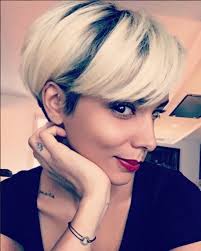 Elle abandonne les extensions pour se dévoiler avec sa véritable chevelure. Epingle Sur Models To Drawing