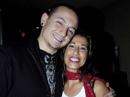 Ex esposa de Chester Bennington por el "desagradable" funeral que tuvo el  músico — Rock&Pop