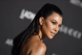 Apr 26, 2021 · kourtney kardashian and travis barker are packing on the pda! Kourtney Kardashian Clapped Back At Tristan Thompson Right After Khloe Gave Birth