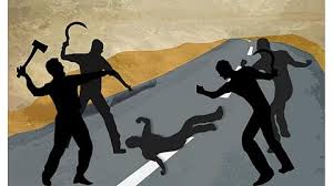 Koyta Gang : कोथरुड मध्ये कोयता गॅंगची दहशत; भर रस्त्यावर दुचाकी चालकावर  हल्ला, एक जण गंभीर जखमी Koyta Gang Attack on Biker in Kothrud One Person  Severely Injured crime