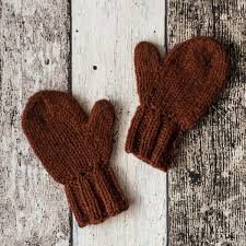 Hobbybetong eller sement kan du enkelt kjøpe i hobbybutikker eller byggmaterialebutikker. Tykke Barnehagevotter Strikkezilla Design