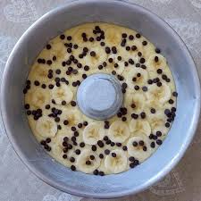 La torta è preparata con un impasto molto semplice a cui vengono aggiunti anche dei pezzetti di ananas all'interno oltre che come decorazione in superficie. Impasto Ciambella Banana E Cioccolato Dolce Senza Burro Cucinare E Come Amare