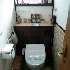 トイレタンクを隠して収納力もup diyアイデア10選 トイレのアイデア トイレタンク トイレ おしゃれ