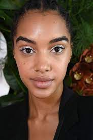 15 Spring Makeup Trends I Wanna Start Wearing Right Now Makeup Trends Minimalist Makeup Bold Makeup Looks