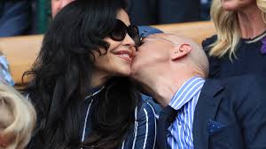 Blue origin launches capsule to space with astronaut perks. Jeff Bezos Tabloid Man The New York Times