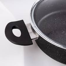 Ürünlerin hepsi defolu tencereler yamuk kapakları üzerine oturmuyor,tava da aynı şekilde yamuk , ama benim o ürünleri değiştirecek zamanımyok o yüzden kullanmaya çalışacağız , sonuç olarak yaptık bir hata. Apricot Biogranit Mega 3 Parca Tencere Seti Karaca