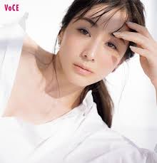 本命の彼と会うならコレ 田中みな実 の好感度メイクは透明感を呼ぶブルーが要 春 メイク 田中みな実 みな