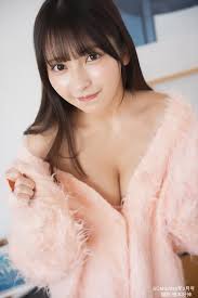 2i2・十味、あざとかわいく美谷間チラ見せ「BOMB」アザーカット3点公開（GetNavi web）｜ｄメニューニュース（NTTドコモ）