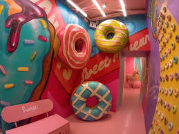 Cafe Filosofico Os Sete Pecados Capitais Design Inspiration Candy Room Cafe Interior Design Candyland