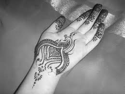Black And White Henna Classy Black And White Henna Palm Tattoos White Henna Henna Hand Tattoo