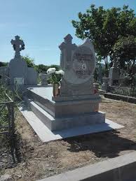 Intrarea scorușului, intrarea berceni, strada secuilor, strada emil racoviţă, bulevardul alexandru obregia, strada ciochina. Lucrare Din Granit Maro Cu Capac Si Monumente Funerare Iasi Granit Monument Facebook