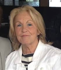 Lisa Sarro's Instagram, Twitter & Facebook