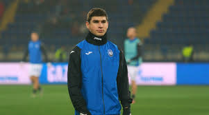 Malinovskyi играет с 2019 в аталанта (аталан). Ruslan Malinovskij Vozvrashaetsya Na Specavtomobile V Italiyu Gde Izoliruetsya Ot Semi Footboom