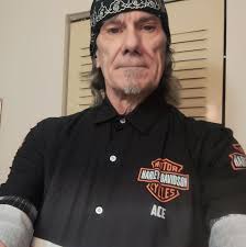 Hello everyone! Im a 17 year old senior in highschool! I live in Lapeer  country and would love to get to meet new people while ice fishing! I can  commute to you.