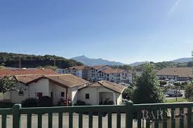 Vente Maison 96 M Sup2 Plage A Pieds Urrugne Cote Littoral Vente Maison Salle D Eau Maison Vue Mer