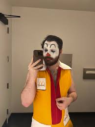 fruit springsteen على X: Spiraling bc a truly unexpected, thunderously  positive reaction to an IG selfie (unprecedented likes, jokes from old  pals, DM slides, a nude??) and its…a photograph of me bearded