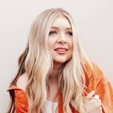 Tori Harper's Instagram, Twitter & Facebook