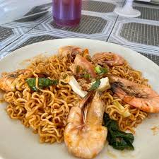 5.27872, 100.24158) is a popular mee udang stall in teluk kumbar.it is located along the beach at teluk bayu.in the past year or so, it has been visited by many people, so i was also curious to give it a try. Photos At Pak Tam Mee Udang 3 Tips From 156 Visitors