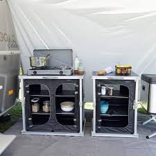 Utensilios de cocina , como cuchillos, cubiertos, ollas y platos camping. Los Mejores Armarios Para Estar De Camping Con La Tienda Ordenada Compramejor Es