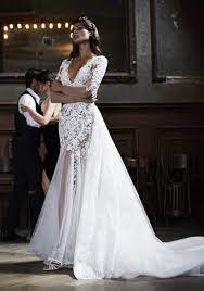 Inoltre, progettiamo abiti da sposa in pizzo, tulle, chiffon, mikado o qualsiasi altro tessuto di alta qualità. Abito Da Sposa In Pizzo A Chi Sta Bene Maison Signore Blog
