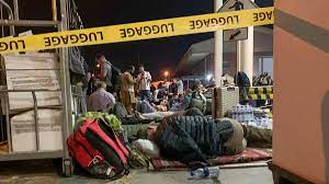 Die usa setzt 6000 soldaten ein, um die sicherheit am flughafen in kabul zu gewährleisten. Afghanistan Fotos Der Evakuierung Teils Aus Kontext Gerissen Br24