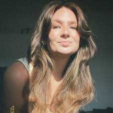 Laura Jasper's Instagram, Twitter & Facebook