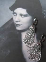 Antique, vintage, designer costume jewelry, fine precious Jewellery.