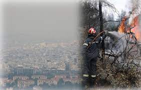Στον οικισμό παρασκευά, ο οποίος βρίσκεται ένα χιλιόμετρο από το αλεποχώρι, η φωτιά πέρασε μέσα από τις αυλές των σπιτιών. Fwtia Sthn Korin8ia Dyskoles Wres Sto Alepoxwri Apopniktikh H Atmosfaira Sthn Attikh