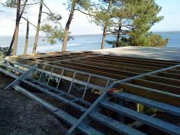 J'ai 36 ans, nous vivons avec pauline, ma femme et mes deux enfants marin et mila entre bordeaux et le cap ferret où je dirige depuis bientôt 14 ans l'entreprise cabanes bartherotte & frères que nous avons créé avec mon frère martin. Maison En Bois Sur Pilotis Au Cap Ferret Sur Structure Metallique Constructeur De Maisons Et Extensions En Bois En Gironde Cbl