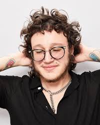 It's a Roadhouse Mullet thing. @ponyeducation 📷 @tirafotos TJ . #makeover  #mullet #curls #razorcut #haireducation