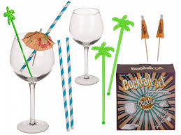 När man väljer tonic och tillbehör tar man reda på vad ginen är kryddad med helst och utgår från det. Kop Gin Tonic Set Har Snabb Leverans Temashop Se