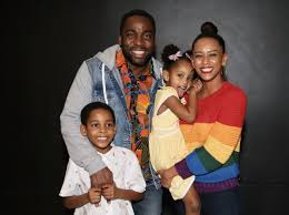 Olha esta entrevista com o lázaro ramos. Lazaro Ramos Posa Com A Familia Em Evento O Fuxico