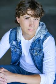 Elliot Campbell's Instagram, Twitter & Facebook