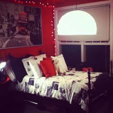 Pin By Amanda Hurley On Tumblr Bedrooms Bedroom Red Tumblr Bedroom Dream Bedroom