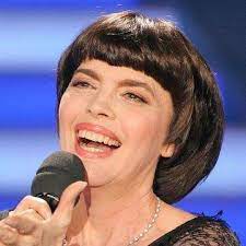French singer mireille mathieu poses during a photo session at an hotel in paris on november 21, 2017. Filmografie Mireille Mathieu Fernsehserien De