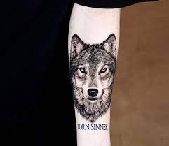 In addition, it highlights the majestic profile of these wild animals, which are characterized by their power, vigilance and ferocity. Wolf Head Tattoo By Tattooist Yeono Post 30921