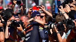 Max verstappen mit gemütlicher, freundin seychelle de vries wen datet max verstappen in 2021? Spielberg Kurioser Fauxpas Um Driver Of The Day Formel 1 Sportnews Bz