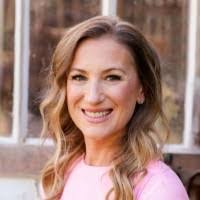 Courtney Conover's Instagram, Twitter & Facebook